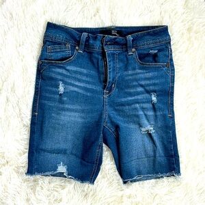 1822 Denim Shorts size 25. Raw Hem with some distressing.